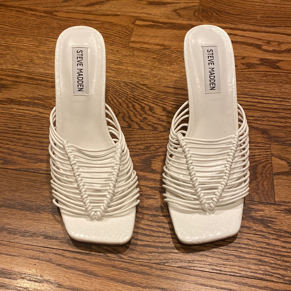 Beautiful white strappy sandal. Size 7.5.